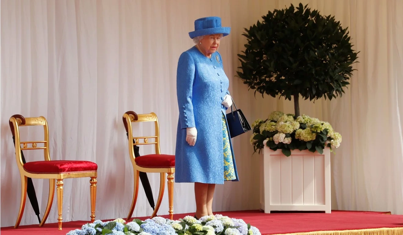 Tổng thống Trump khiến Nữ hoàng Anh phải chờ - 1
Nữ hoàng Anh Elizabeth II phải chờ đón Tổng thống Mỹ Donald Trump. (Ảnh: Reuters)