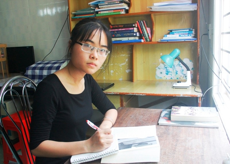 Thí sinh có điểm tiếng Anh cao nhất Quảng Trị: Mong ước làm việc trong lĩnh vực ngoại giao - 3
Thu Thủy chứng tỏ là cô gái đầy tự tin, bản lĩnh.