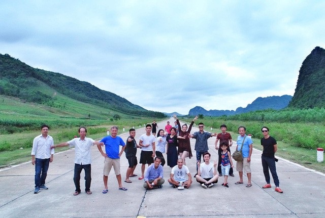 Xôn xao Quỳnh Búp bê “được chiếu trở lại”; nóng bỏng vai “gái điếm” của mỹ nhân Việt - 5 Các diễn viên Phương Oanh, Minh Tiệp, Hải Anh, Thanh Hương, Thu Quỳnh... đều chia sẻ, ngay khi biết tin phim bị ngừng chiếu, các thành viên trong ê-kíp làm phim khá sốc và buồn. Tuy nhiên, họ vẫn cố gắng hoàn thành những cảnh quay cuối cùng của phim. Ở thời điểm này, đoàn phim vẫn đang có mặt tại Quảng Bình để hoàn thành nốt cảnh quay cuối trước khi đóng máy thực hiện hậu kỳ.