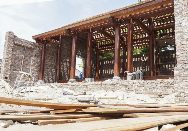 Đìu hiu biệt thự triệu đô của Trịnh Xuân Thanh và cá lại chết trắng Hồ Tây - 3 Vụ nổ kho phế liệu tại làng Quan Độ (Văn Môn, Yên Phong, Bắc Ninh) đã trôi qua được nửa năm, nỗi đau vẫn còn đó, nhiều người dân phải dựng lán trại để lấy chỗ ăn ngủ hoặc sơ tán đi nơi khác. (Ảnh: Quân Đỗ)