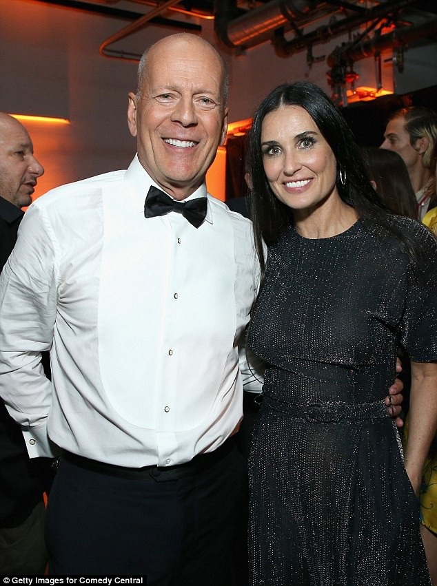 Demi Moore thân thiết bên chồng cũ - 4
Nam diễn viên phim hành động Bruce Willis luôn dành cho vợ cũ những tình cảm trân trọng