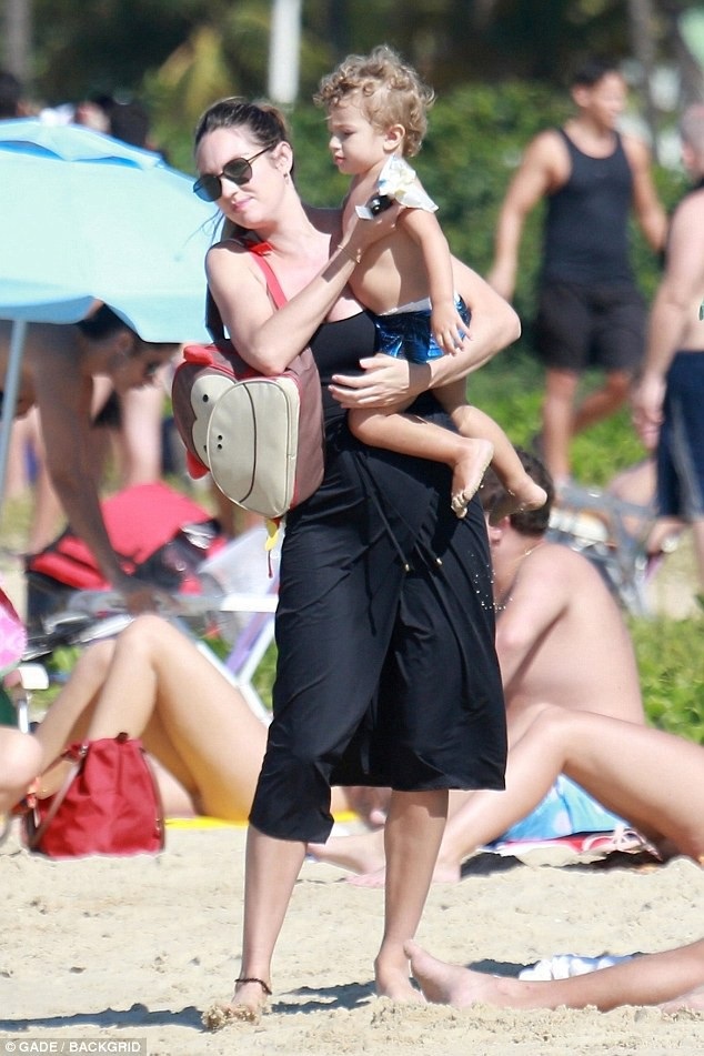 
Người đẹp Nam Phi chăm chút tổ ấm của mình rất chỉn chu. Cô dành thời gian cho gia đình nhiều hơn công việc
