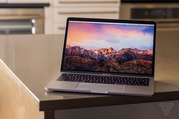 Cận cảnh MacBook Pro vừa được Apple trình làng, giá lên đến 6.700USD - 1 Phiên bản MacBook Pro mới chỉ được nâng cấp về cấu hình, thay vì thiết kế bên ngoài