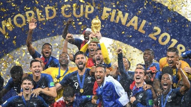 Tổng thống Pháp phấn khích khi đội nhà giành vô địch World Cup - 11
Pháp đã đánh bại Croatia với tỷ số 4-2 trong trận chung kết World Cup 2018 trên sân Luzhniki, đánh dấu lần thứ 2 Pháp giành vô địch World Cup. (Ảnh: Reuters)