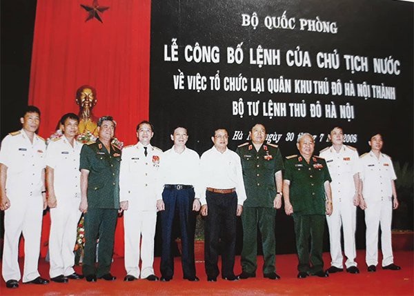 Hợp nhất Hà Nội: Cả tuần mất ngủ vì phải cắt giảm 500 thượng, đại tá - 2 Các đại biểu dự lễ công bố lệnh của Chủ tịch nước về việc tổ chức lại Quân khu Thủ đô thành Bộ Tư lệnh Thủ đô Hà Nội