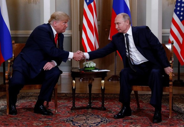 Ông Trump và ông Putin đã thỏa thuận gì trong cuộc họp kín tại Phần Lan? - 1 Tổng thống Mỹ Donald Trump và Tổng thống Nga Vladimir Putin (Ảnh: Reuters)