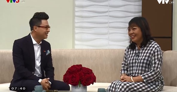 Nhà văn Y Ban: “Có chị xem World Cup hỏi, ơ Tiến Dũng đâu? ” - 1 Tham gia Cà phê sáng ngày 15/7 với vai trò khách mời, nhà văn Y Ban đã có những chia sẻ hài hước về chủ đề phụ nữ và bóng đá.