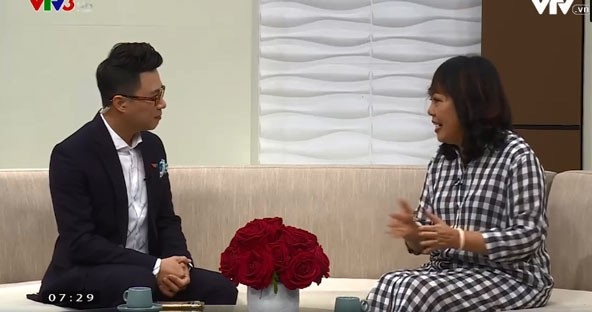 Nhà văn Y Ban: “Có chị xem World Cup hỏi, ơ Tiến Dũng đâu? ” - 2 Tác giả Đàn bà xấu thì không có quà ủng hộ việc chị em tham gia bình luận bóng đá.