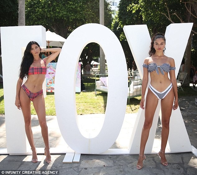 Siêu mẫu Úc: Ngực "lép" vẫn quyến rũ - 3
Shanina Shaik cao 1,73m sở hữu vòng một khá khiêm tốn