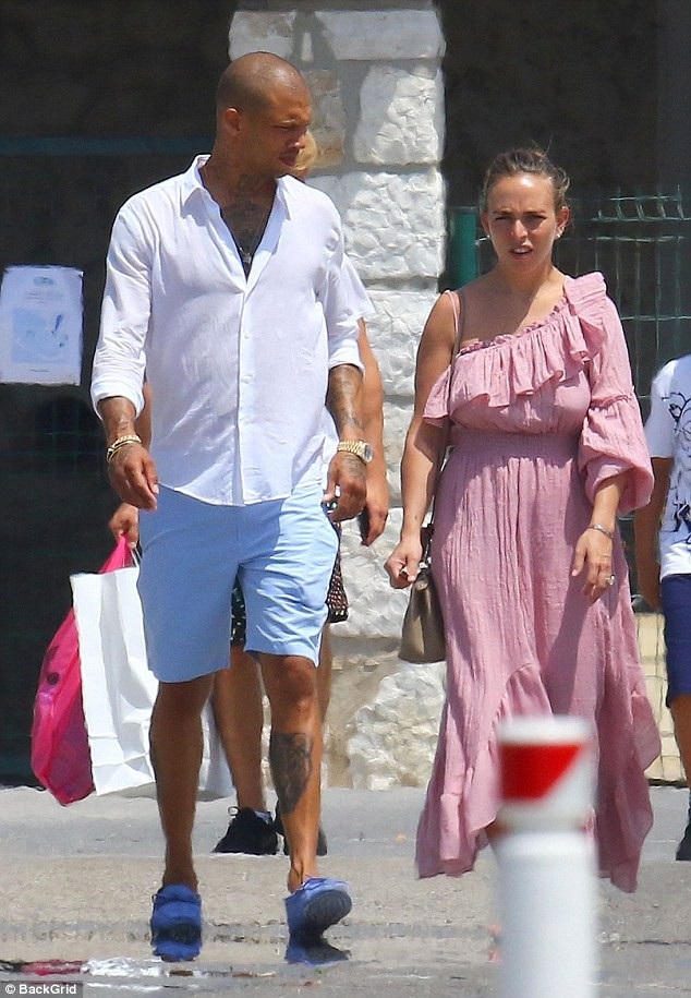 Chloe Green lộ nhẫn kim cương khủng sau khi sinh con - 3
Chloe Green vừa sinh con trai đầu lòng Jayden Meeks-Green cách đây chừng 1 tháng