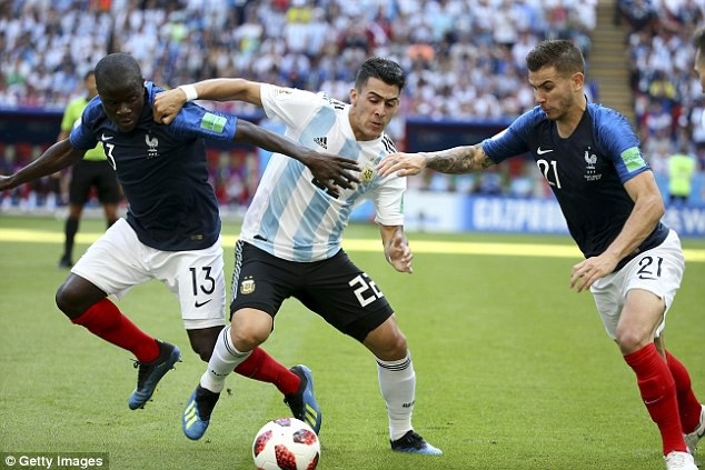 10 ngôi sao tăng giá trị chuyển nhượng sau World Cup 2018 - 1
Tài năng trẻ đội tuyển Argentina, Cristian Pavon đã có màn trình diễn ấn tượng ở World Cup 2018. Cầu thủ River Plate liên tục được đá chính bên cánh phải. Hiện tại, Arsenal muốn mua cầu thủ này với giá hơn 30 triệu euro.