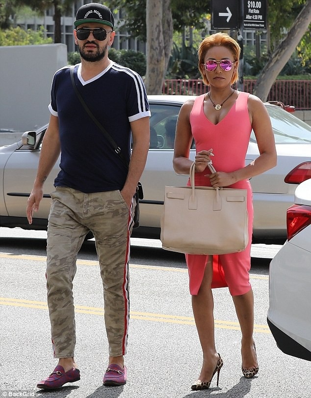 Mel B và chồng cũ lại gặp nhau ở tòa vì xung đột tài chính và quyền nuôi con - 1
Mel B tới dự phiên tòa, ngày 16/7.