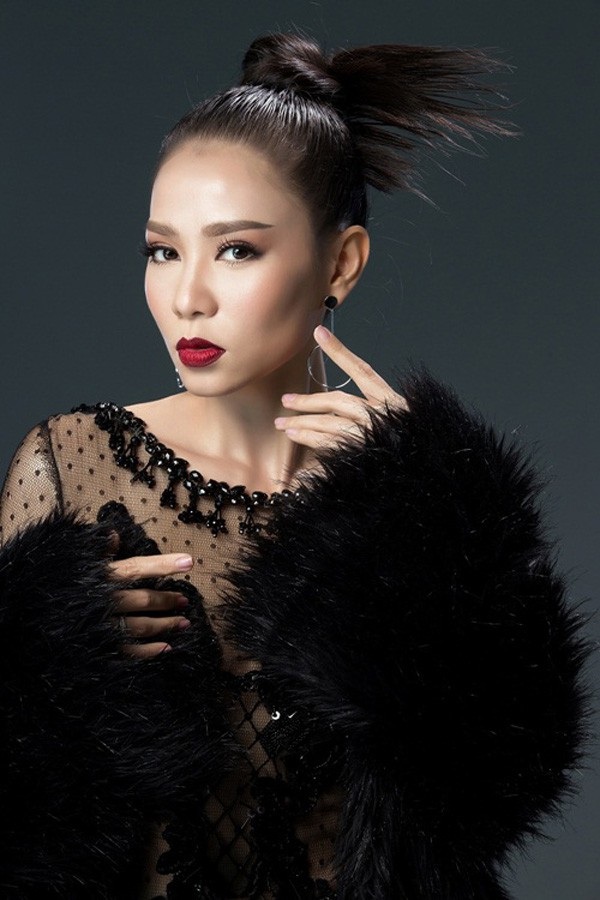 Hành trình thay đổi nhan sắc chóng mặt khiến Thu Minh vướng nghi án "dao kéo" - 12 Dù ra sức chứng minh vẻ đẹp của mình là tự nhiên nhưng sự thay đổi 180 độ của Thu Minh vẫn khiến cô bị công chúng nghi ngờ.