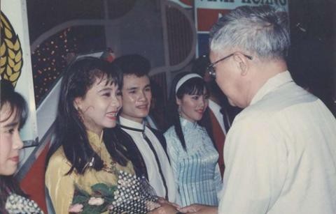Hành trình thay đổi nhan sắc chóng mặt khiến Thu Minh vướng nghi án "dao kéo" - 1 Thu Minh từng đoạt giải nhất Tiếng hát Truyền hình năm 16 tuổi. Dù lúc đó mới chỉ 16 tuổi nhưng Thu Minh đã sớm bộc lộ chất giọng đầy nội lực.