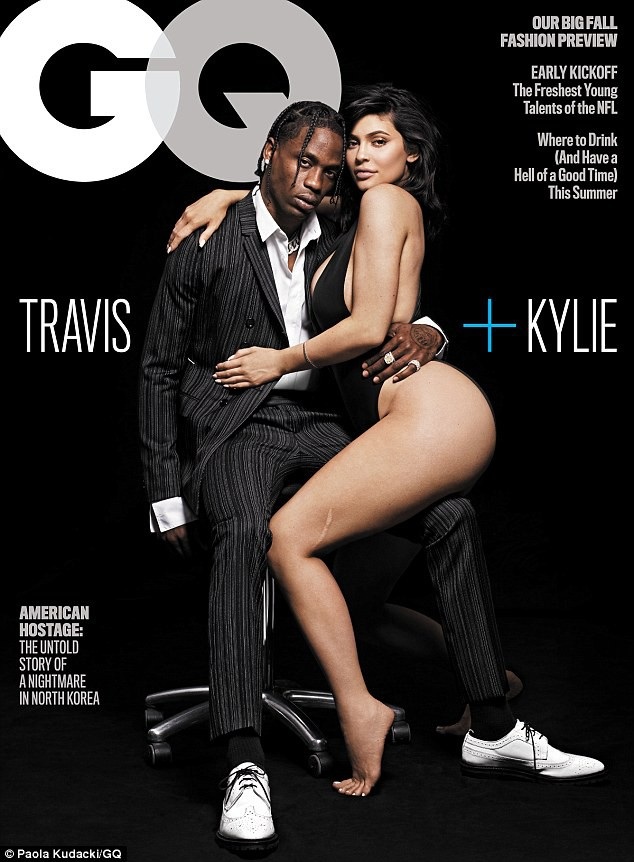Em cô Kim bốc lửa trên bìa tạp chí GQ - 1
Kylie Jenner và Travis Scott chứng tỏ độ hot bằng việc được mời chụp hình cho bìa tạp chí GQ danh tiếng