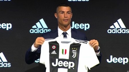 Quên đi kỳ World Cup thất vọng, Messi vui vẻ đi du lịch cùng vợ con - 6 … mà “bỏ quên” luôn chuyện CR7 ra mắt câu lạc bộ mới