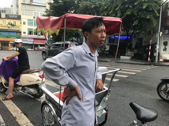“Cần lấy dấu vân tay trên tờ tiền trong vụ trả tiền âm phủ cho khách Tây?” - 3 Nhiều người lái xích lô tỏ ra bức xúc vì sự việc ảnh hưởng tới những người làm nghề chân chính