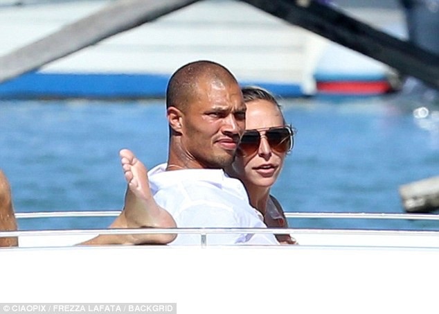 
Chloe Green và Jeremy Meeks đang tận hưởng kỳ nghỉ hè ở Sardinia, Ý
