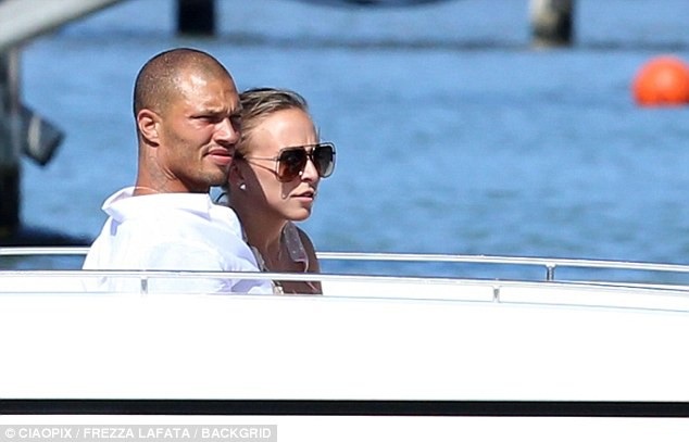 
Con gái tỷ phú Topshop mới sinh quý tử đầu lòng
