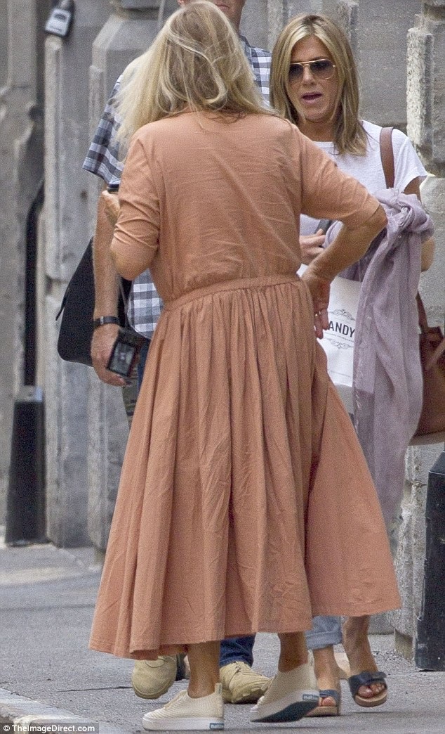 
Gần 50 tuổi nhưng Jennifer vẫn rất trẻ đẹp và cân đối.
