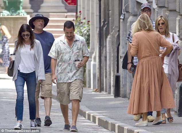 Jennifer Aniston lại đeo nhẫn cưới? - 4