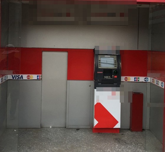 Trụ ATM của ngân hàng bị trộm cạy phá - 1
Trụ ATM nơi xảy ra sự việc
