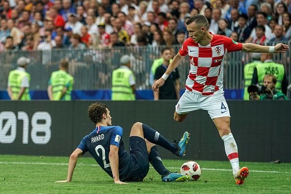 5 cầu thủ chạy cánh Man Utd nên mua ở mùa hè 2018 - 3 Perisic cũng là mục tiêu MU theo đuổi từ Hè năm 2017