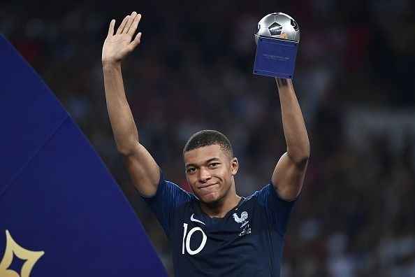 5 cầu thủ chạy cánh Man Utd nên mua ở mùa hè 2018 - 5 Mbappe đã có một mùa Hè rực rỡ ở World Cup