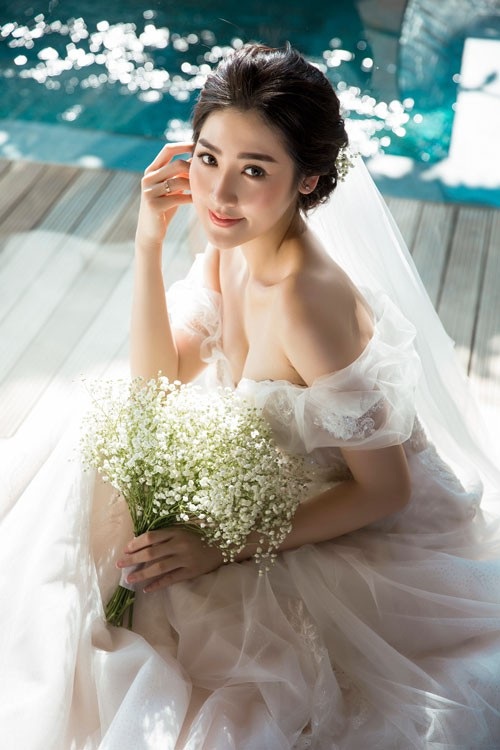 Ảnh cưới ngọt ngào của Á hậu Tú Anh và vị hôn phu Gia Lộc - 1 Ảnh cưới ngọt ngào của Á hậu Tú Anh và vị hôn phu Gia Lộc - 1