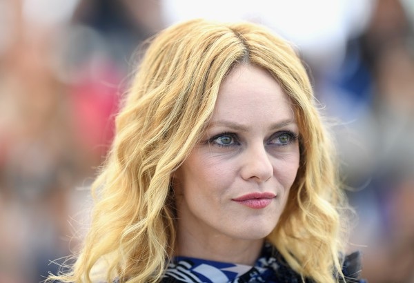 "Tình cũ" Johnny Depp kết hôn ở tuổi 46 - 4
Vanessa Paradis là người rất kín đáo về đời tư, cô nổi tiếng nhất bởi chuyện tình cảm với tài tử Hollywood Johnny Depp