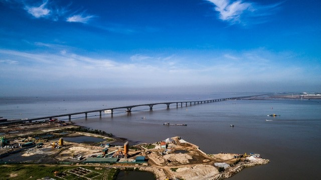 Hải Phòng "xin" xây cầu mới 7.000 tỷ đồng vì cầu Tân Vũ - Lạch Huyện đã quá tải - 1 Cầu Tân Vũ - Lạch Huyện nối các quận huyện của TP. Hải Phòng với huyện đảo Cát Hải.