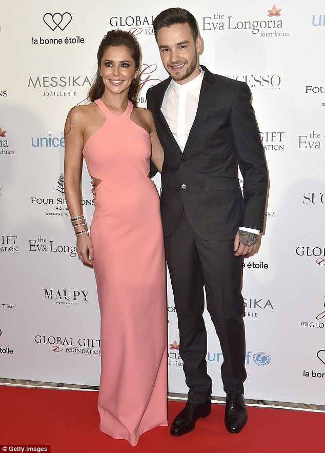 
Liam từng khẳng định, khoảng cách tuổi tác không ảnh hưởng tới mối quan hệ giữa anh và đàn chị Cheryl.
