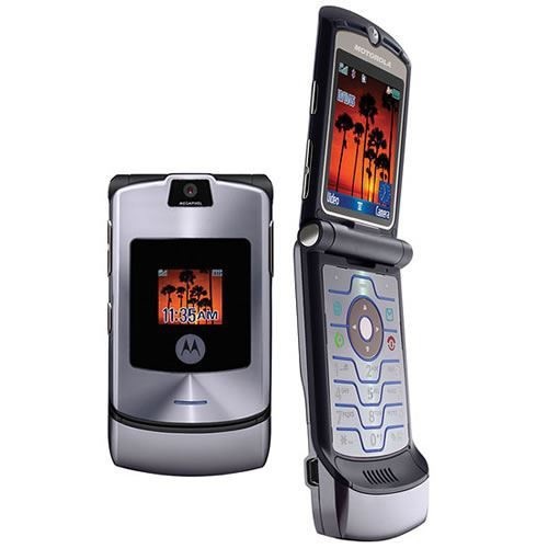 Ngắm nhìn lại 10 chiếc điện thoại bán chạy nhất mọi thời đại - 1 Motorola Razr V3 (130 triệu bản)