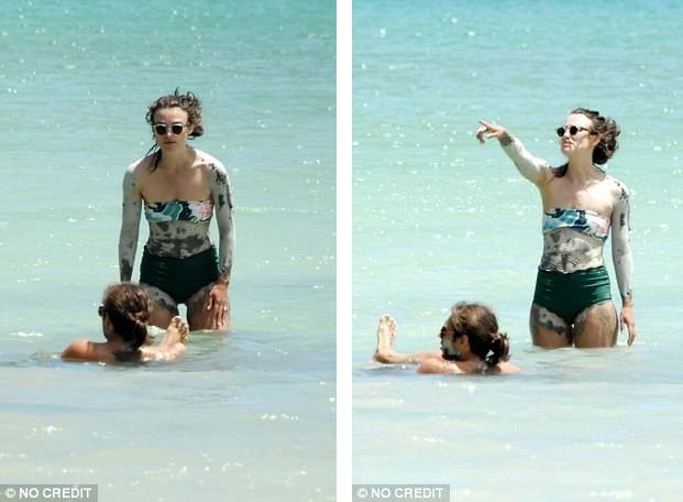 
Nữ diễn viên người Anh bắt đầu hò hẹn với chàng ca sĩ hơn cô một tuổi vào năm 2011 và tới năm 2013, họ bí mật tổ chức đám cưới. Cặp đôi chào đón cô con gái đầu lòng chào đời vào năm 2015. Keira và James duy trì cuộc sống kín tiếng và bình yên bên nhau.
