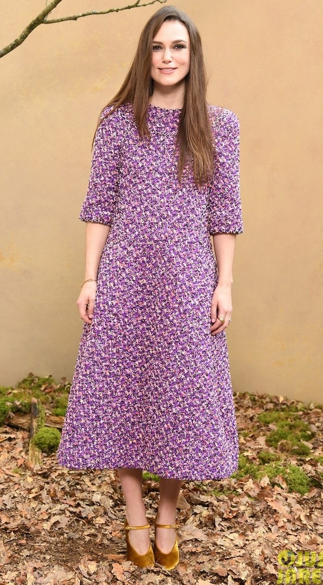 Keira Knightley tự tin với "vòng một" siêu phẳng - 14