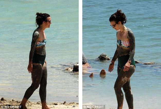 Keira Knightley tự tin với "vòng một" siêu phẳng - 3