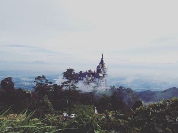 Nhiệt độ chỉ 18 độ C, Tam Đảo trở thành “thiên đường” trốn nắng tuyệt vời - 2 Đường lên Tam Đảo hiện giờ khá dễ đi nên có thể di chuyển bằng cả xe máy và ô tô. Ảnh: @miumoza
