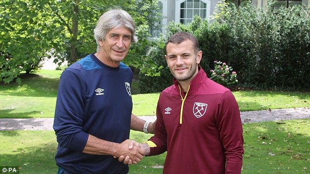 Liverpool bỏ xa Premier League sau 2 tháng chuyển nhượng - 5
Pellegrini chào mừng Wilhshere gia nhập West Ham