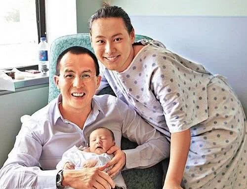 Lương Lạc Thi: Khi giấc mơ Lọ Lem đổi đời tan vỡ! - 1
Lương Lạc Thi từng hò hẹn 4 năm và sinh 3 con cho đại gia Lý Trạch Gia nhưng không có nổi một danh phận.