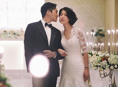 Trương Trí Lâm: Người đàn ông thích nắm tay vợ chốn đông người - 12
Cặp đôi chụp ảnh kỷ niệm 13 năm ngày cưới vào năm 2015.