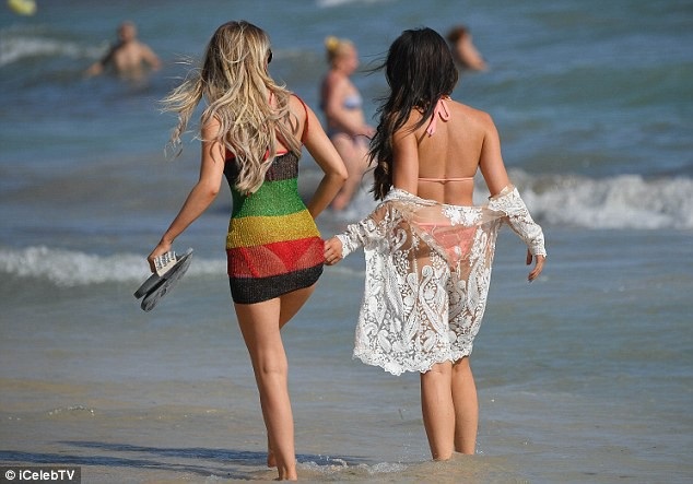 
Họ đi đâu cũng có nhau trong thời gian này
