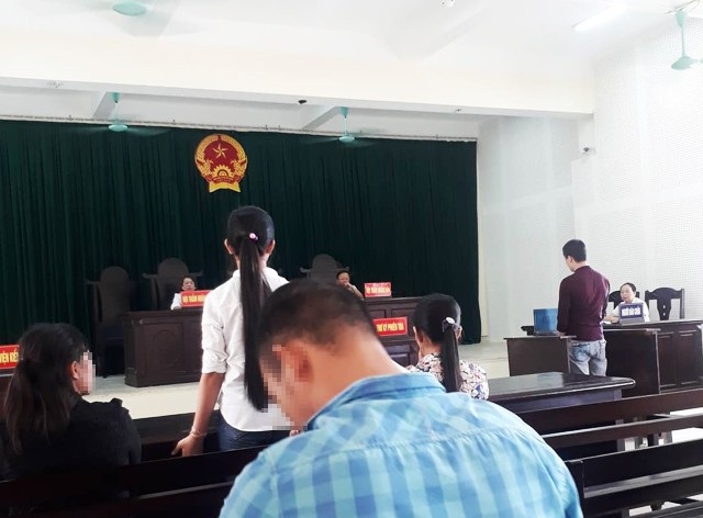 Vết sẹo cuộc đời của cô bé 11 tuổi phải làm mẹ vì bị hiếp dâm - 1 11 tuổi, Trúc bị thanh niên hàng xóm xâm hại. 12 tuổi, em đã là mẹ của một đứa con