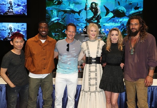 Amber Heard đọ sắc với Nicole Kidman - 2
Đoàn làm phim Aquaman cùng tham dự sự kiện này