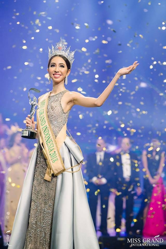 Tranh cãi về nhan sắc tân hoa hậu hòa bình Indonesia - 8
Nadia từng là người mẫu khá nổi tiếng tại Indonesia