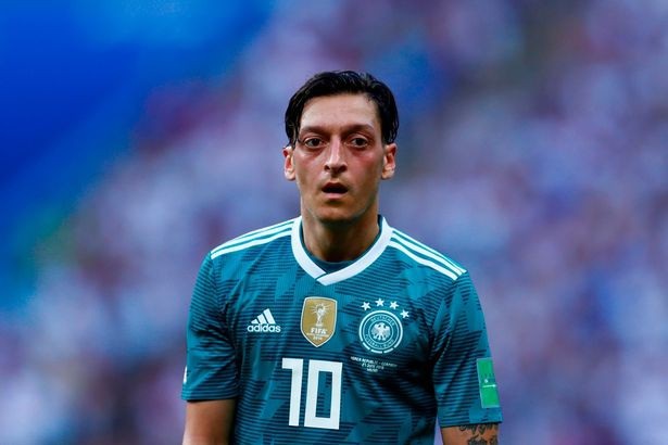 Mesut Ozil gây sốc, tuyên bố giã từ đội tuyển Đức - 1
Mesut Ozil tuyên bố giã từ đội tuyển Đức