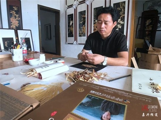 Biến rơm rạ bỏ đi thành thứ này, đút túi ngay 200 triệu đồng - 2 Chân dung họa sĩ “tranh rơm” Thẩm Học Chương