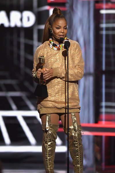 Janet Jackson tái xuất trẻ trung, cá tính - 7
Janet Jackson nhận giải tại lễ trao giải Billboard Music Awards 2018.