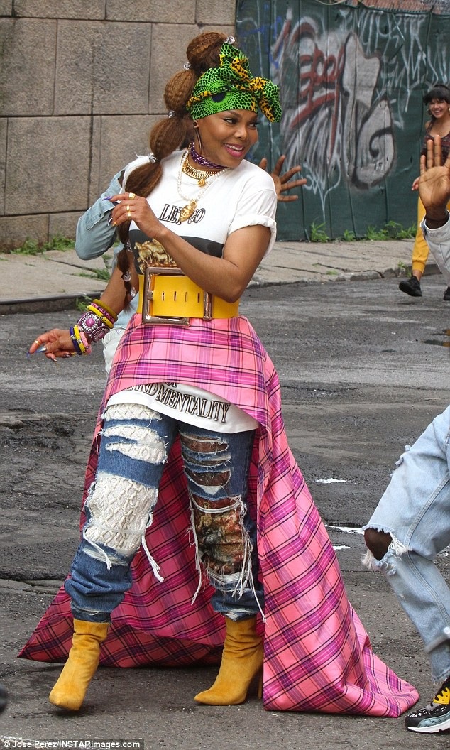 Janet Jackson tái xuất trẻ trung, cá tính - 2
Thật khó tin là nữ ca sỹ cá tính này đã bước qua tuổi 52