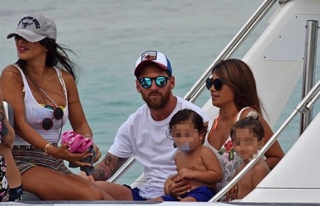 Người tình bốc lửa của Fabregas bất ngờ đi nghỉ cùng gia đình Messi - 1 Daniella Semaan bất ngờ xuất hiện trong cuộc vui của nhà Messi