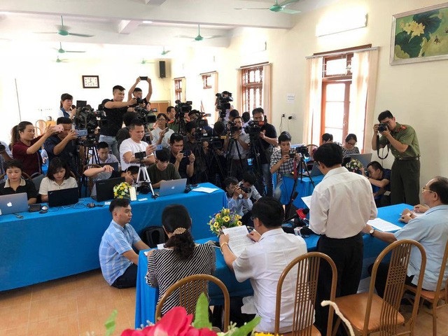 Choáng với cách nâng điểm liều lĩnh ở Hà Giang, Sơn La - 1
Hàng loạt sai phạm trong Quy chế thi tại Hội đồng thi Sở GDĐT Sơn La được công bố
